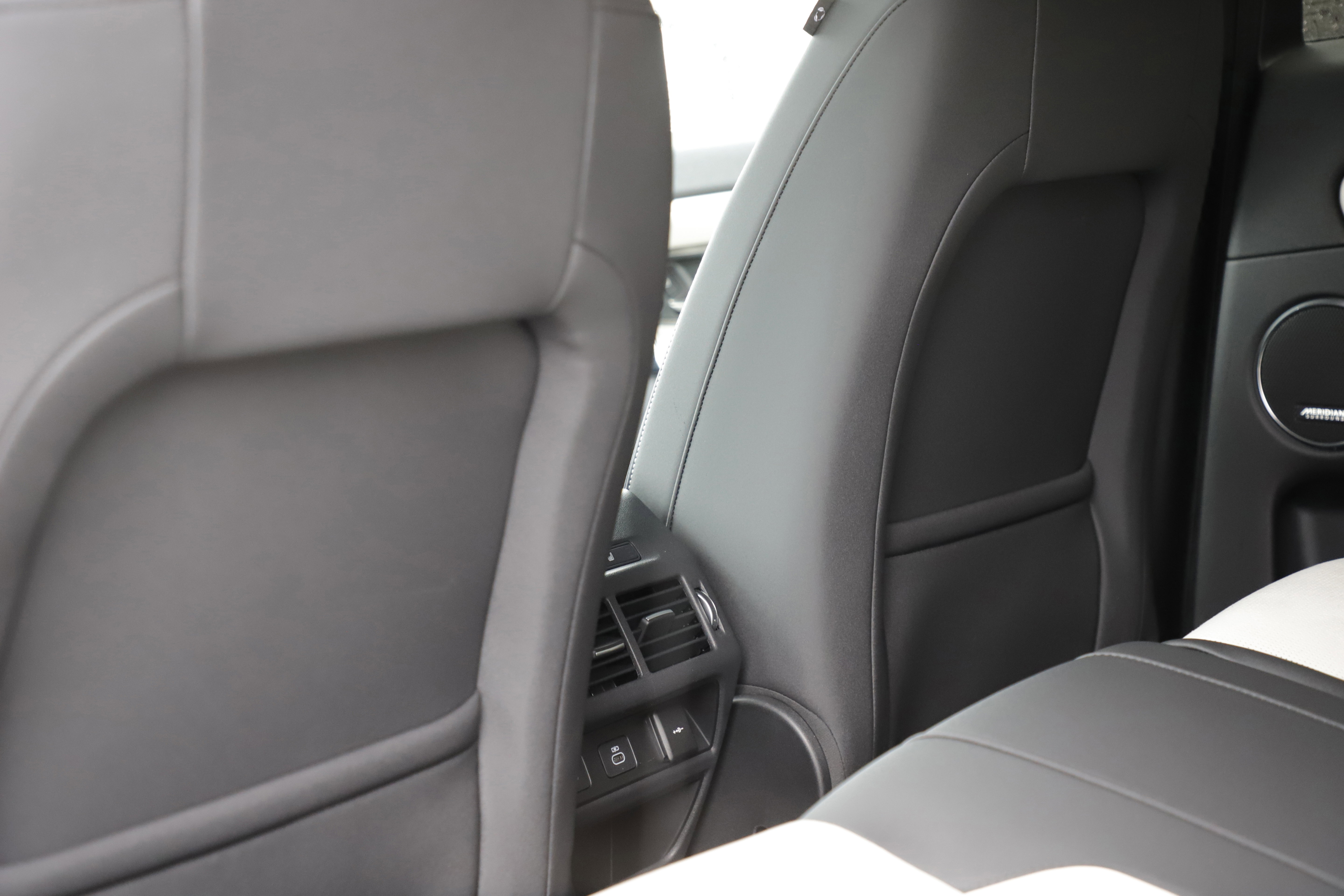 Certified 2025 Land Rover Discovery Sport Dynamic SE image 14