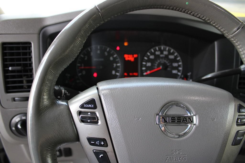 Used 2018 Nissan NV 3500 SL RWD image 11
