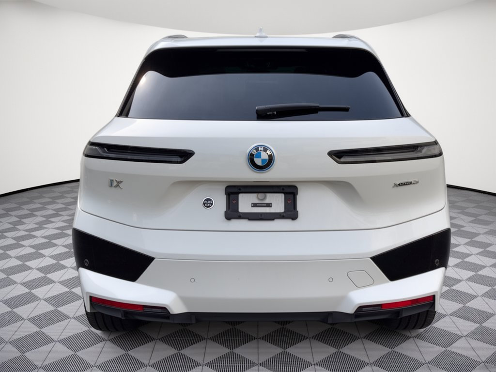 Used 2024 BMW iX xDrive50 w/ Premium Package AWD/4WD image 11