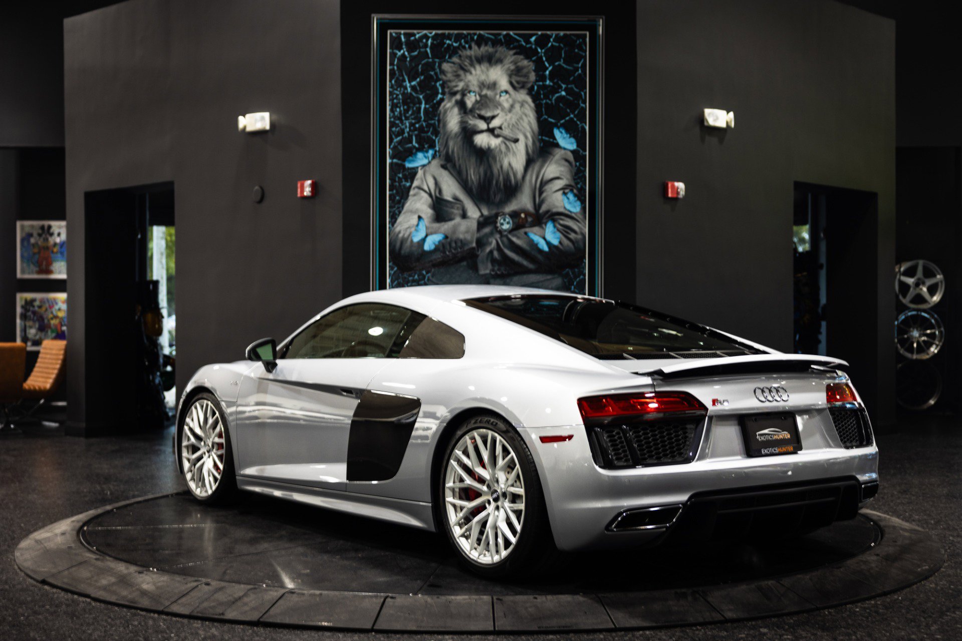 Used 2017 Audi R8 V10 w/ Carbon Exterior Package image 4