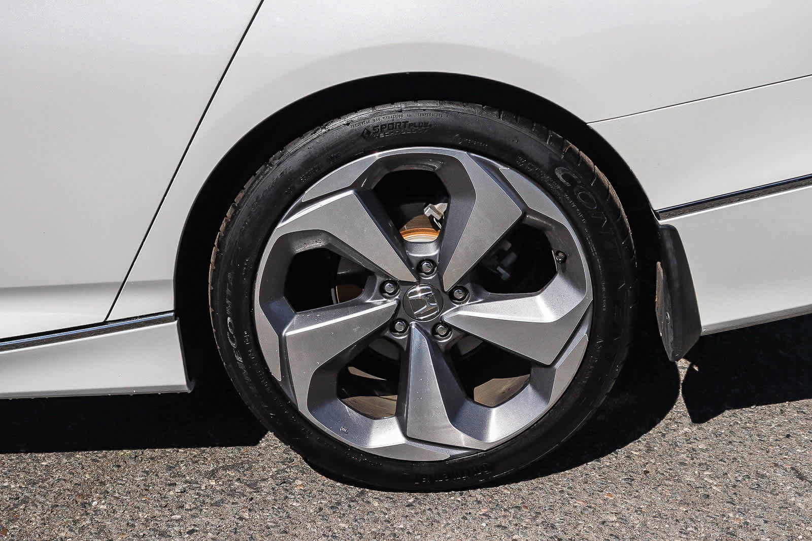 Used 2018 Honda Accord Touring image 12