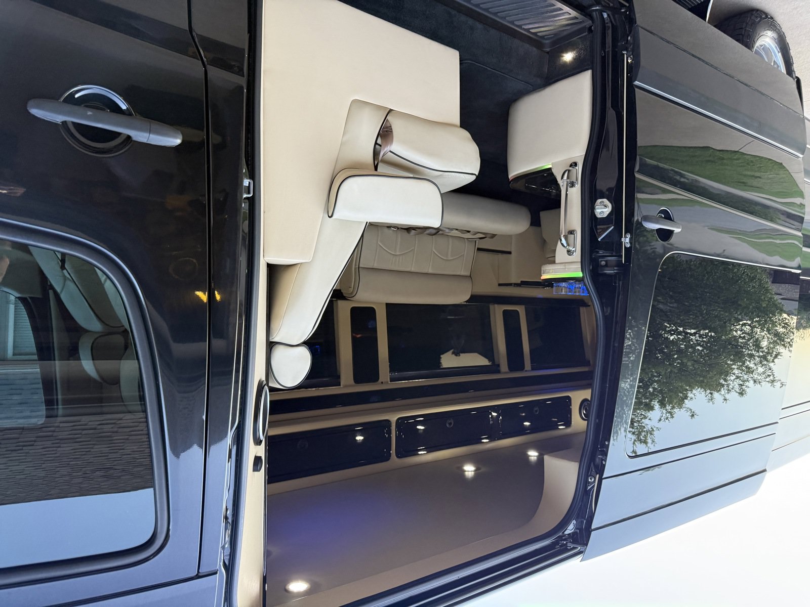 Used 2013 Mercedes-Benz Sprinter 2500 image 11