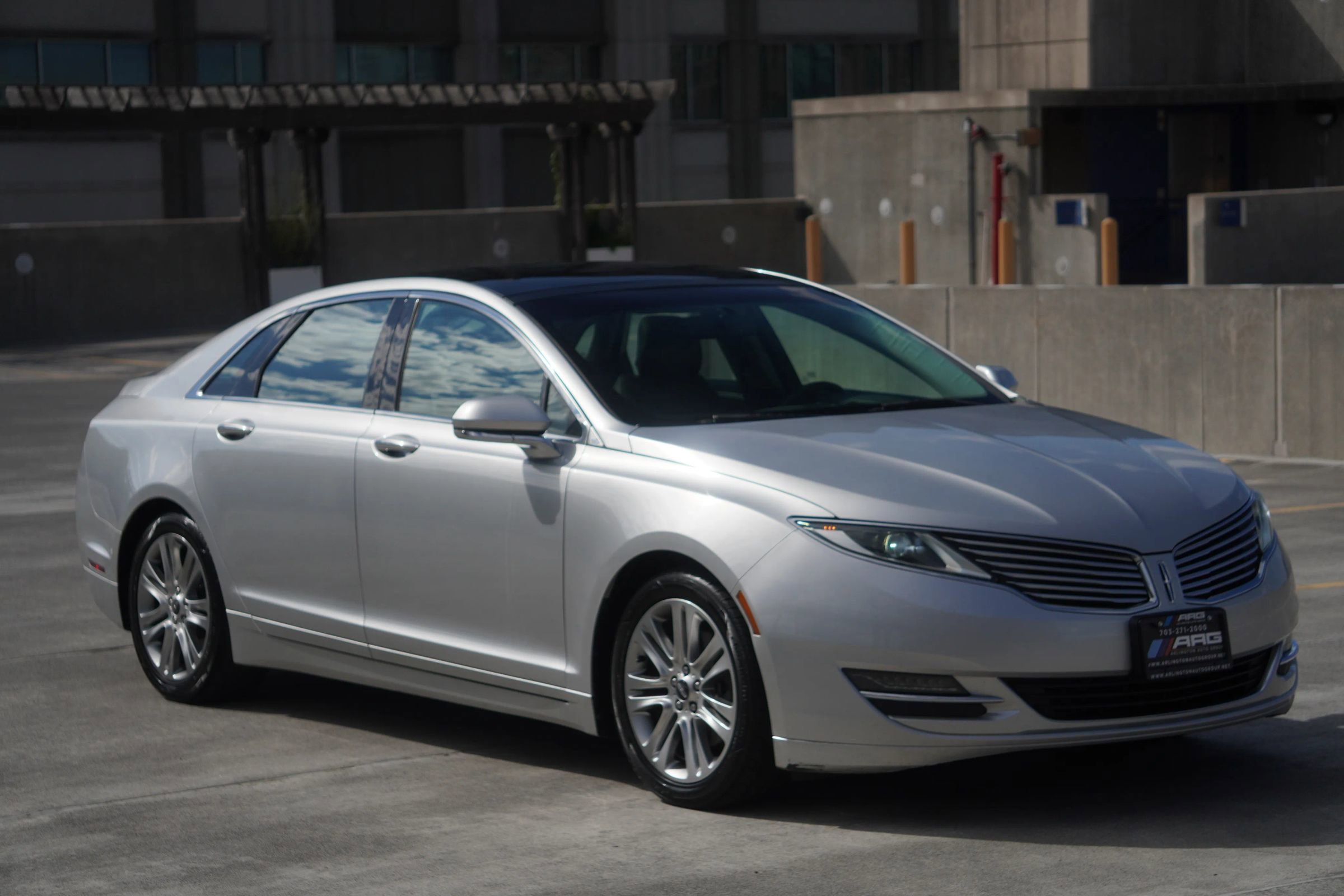 Used 2014 Lincoln MKZ Sedan 4D w/ Equipment Group 102A Reserve image 3