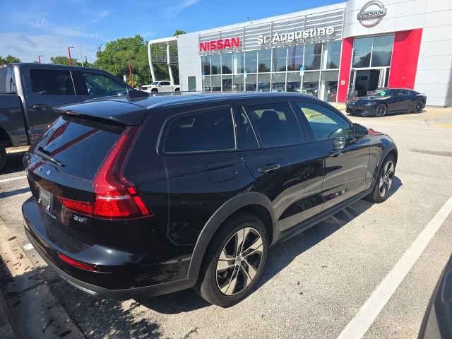 Used 2025 Volvo V60 B5 Cross Country Plus AWD/4WD image 4
