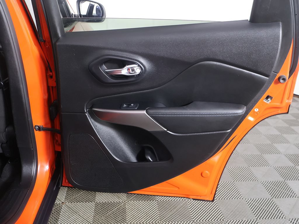Used 2021 Jeep Cherokee Latitude FWD image 22