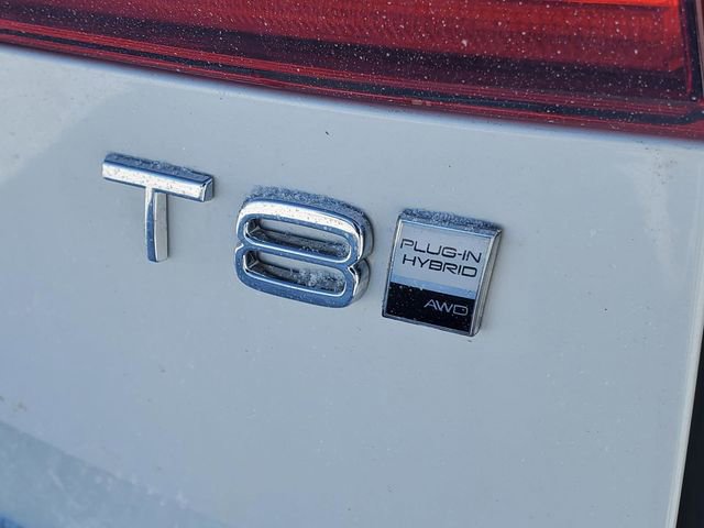 Certified 2025 Volvo XC60 T8 Plus w/ Protection Package Premier image 8