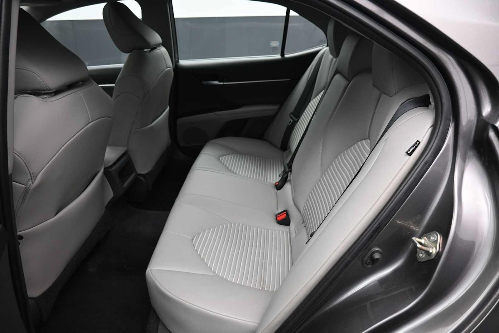 Used 2020 Toyota Camry SE w/ Convenience Package FWD image 24