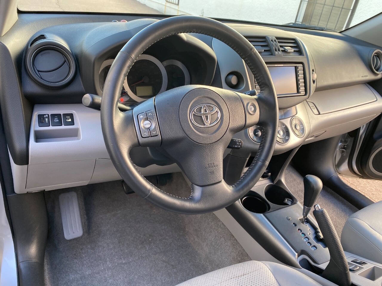 Used 2010 Toyota RAV4 Limited FWD image 23
