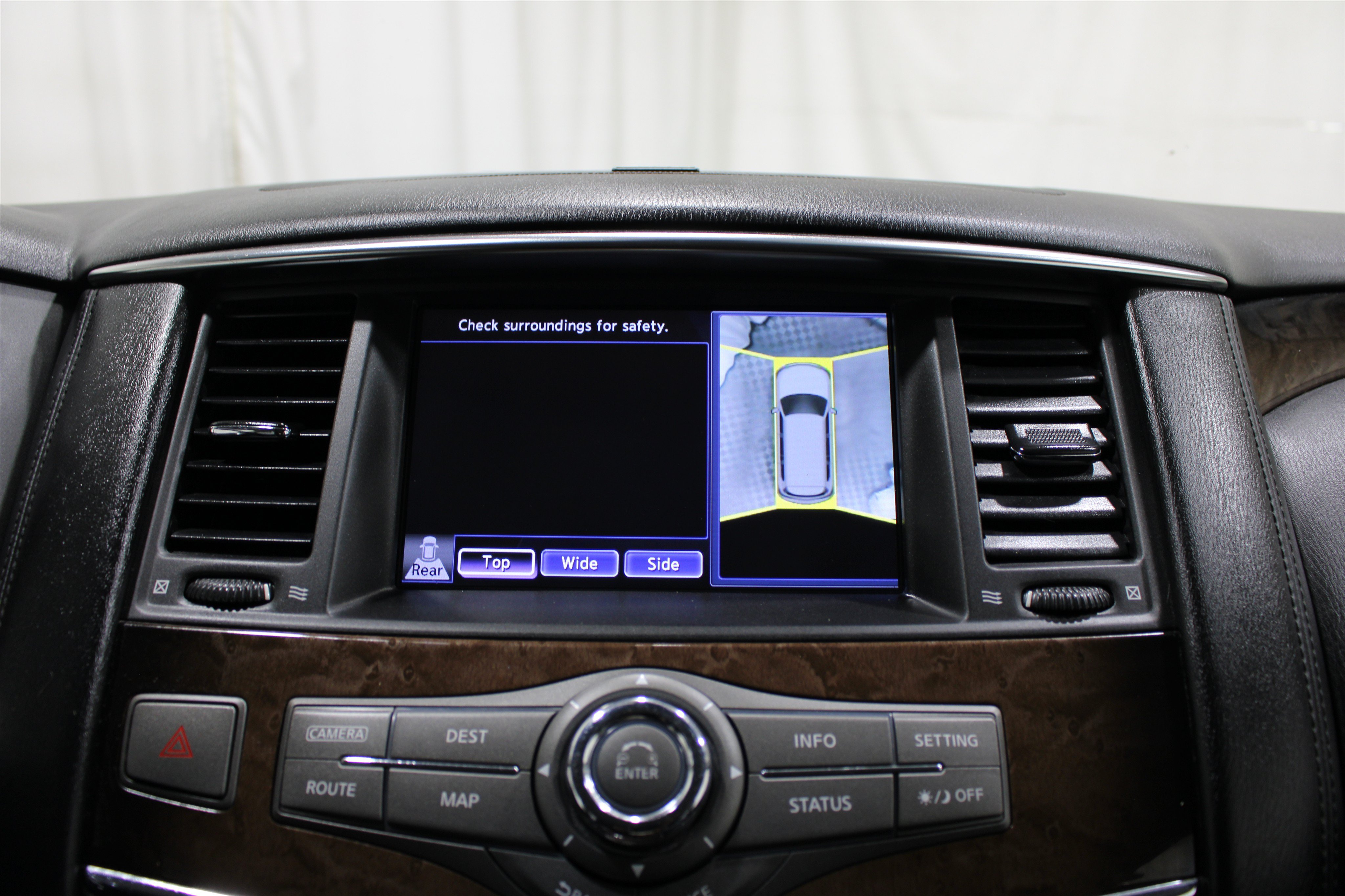 Used 2011 INFINITI QX56 4WD w/ Deluxe Touring Pkg image 17
