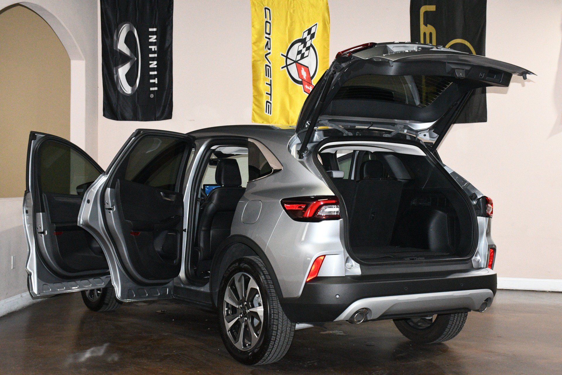 Used 2024 Ford Escape Platinum AWD/4WD image 92