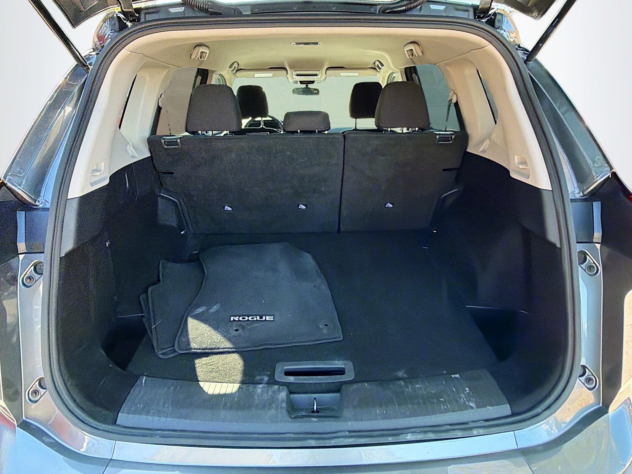 Used 2024 Nissan Rogue S image 12