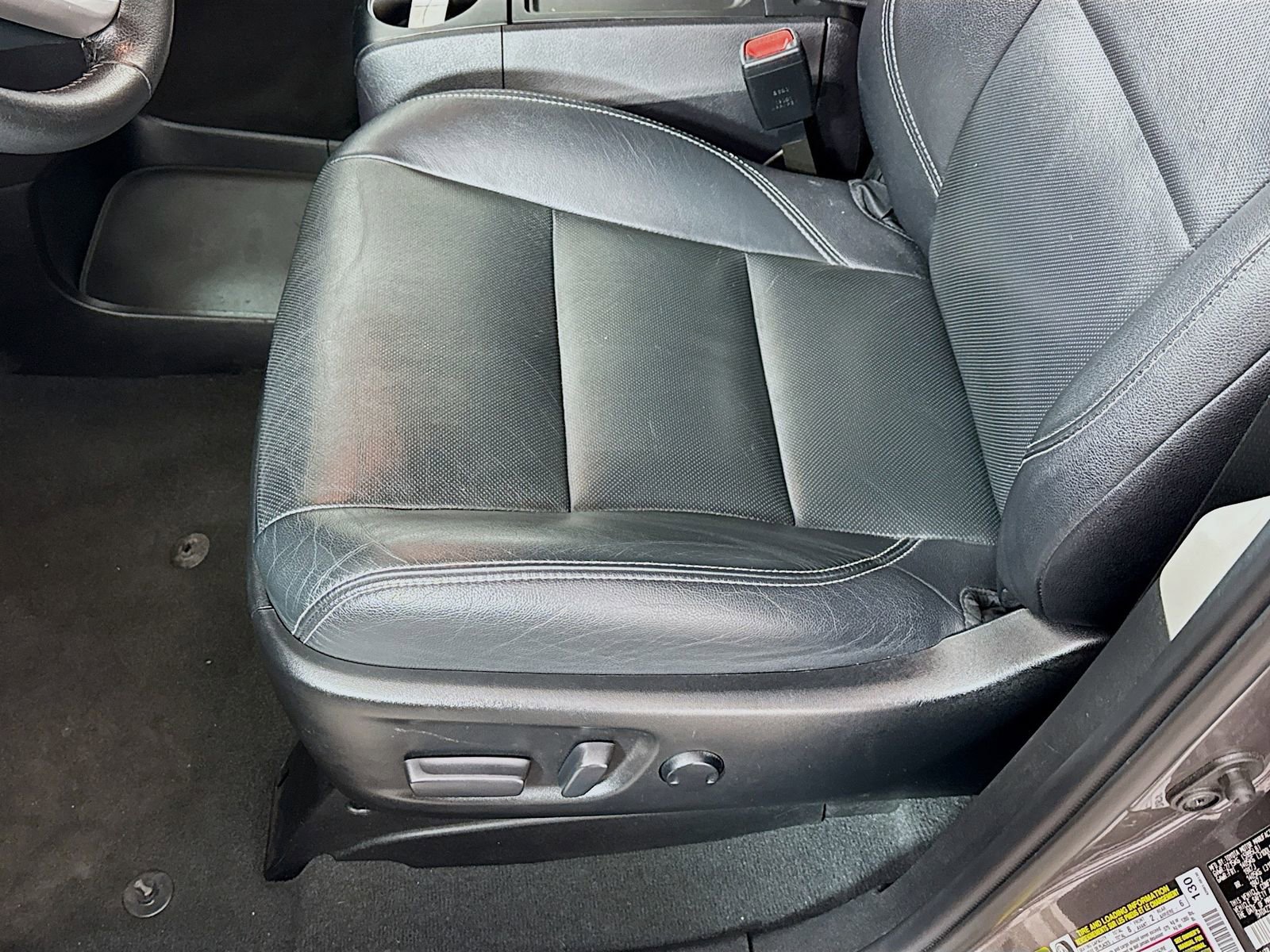 Used 2020 Toyota Sienna SE w/ SE Preferred Package image 16