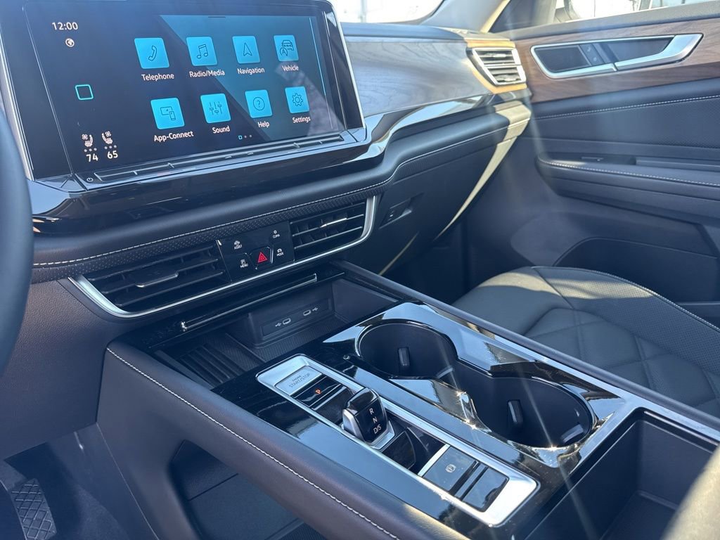 Used 2025 Volkswagen Atlas SE image 19