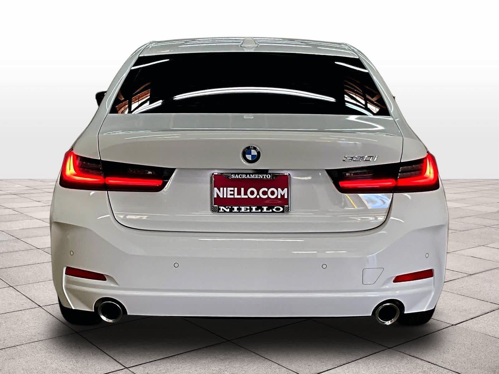 Used 2025 BMW 330i Sedan w/ Convenience Package RWD image 7