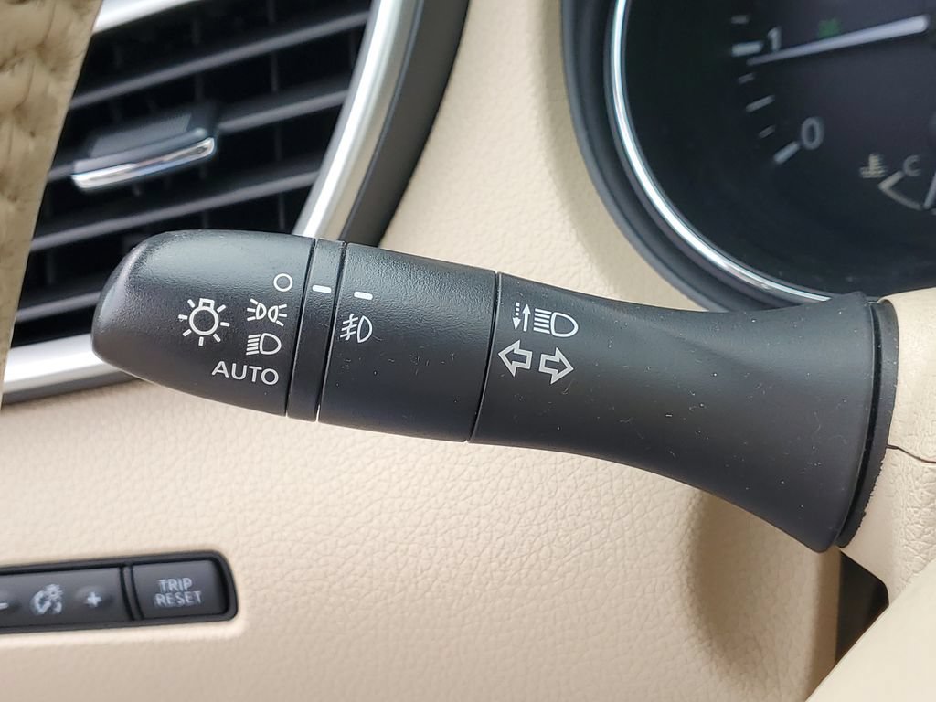 Used 2014 Nissan Rogue SL AWD/4WD image 18
