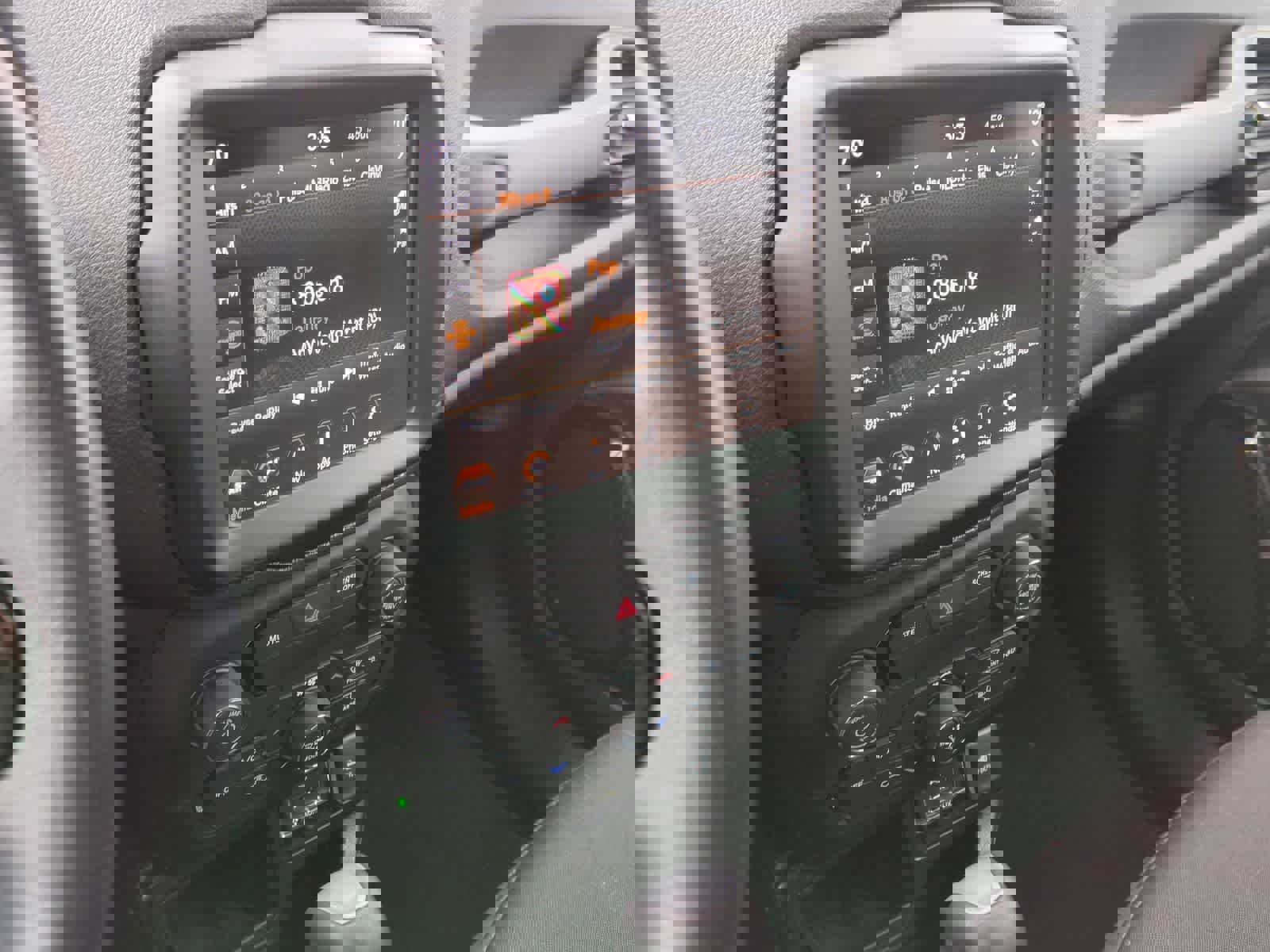 Used 2020 Jeep Renegade Altitude w/ UConnect 8.4 Nav Group image 28