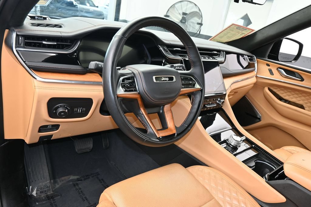 Used 2023 Jeep Grand Cherokee L Summit AWD/4WD image 14