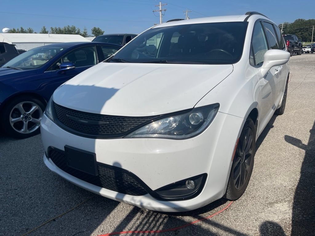 Used 2019 Chrysler Pacifica Touring-L Plus w/ S Appearance Package FWD image 3