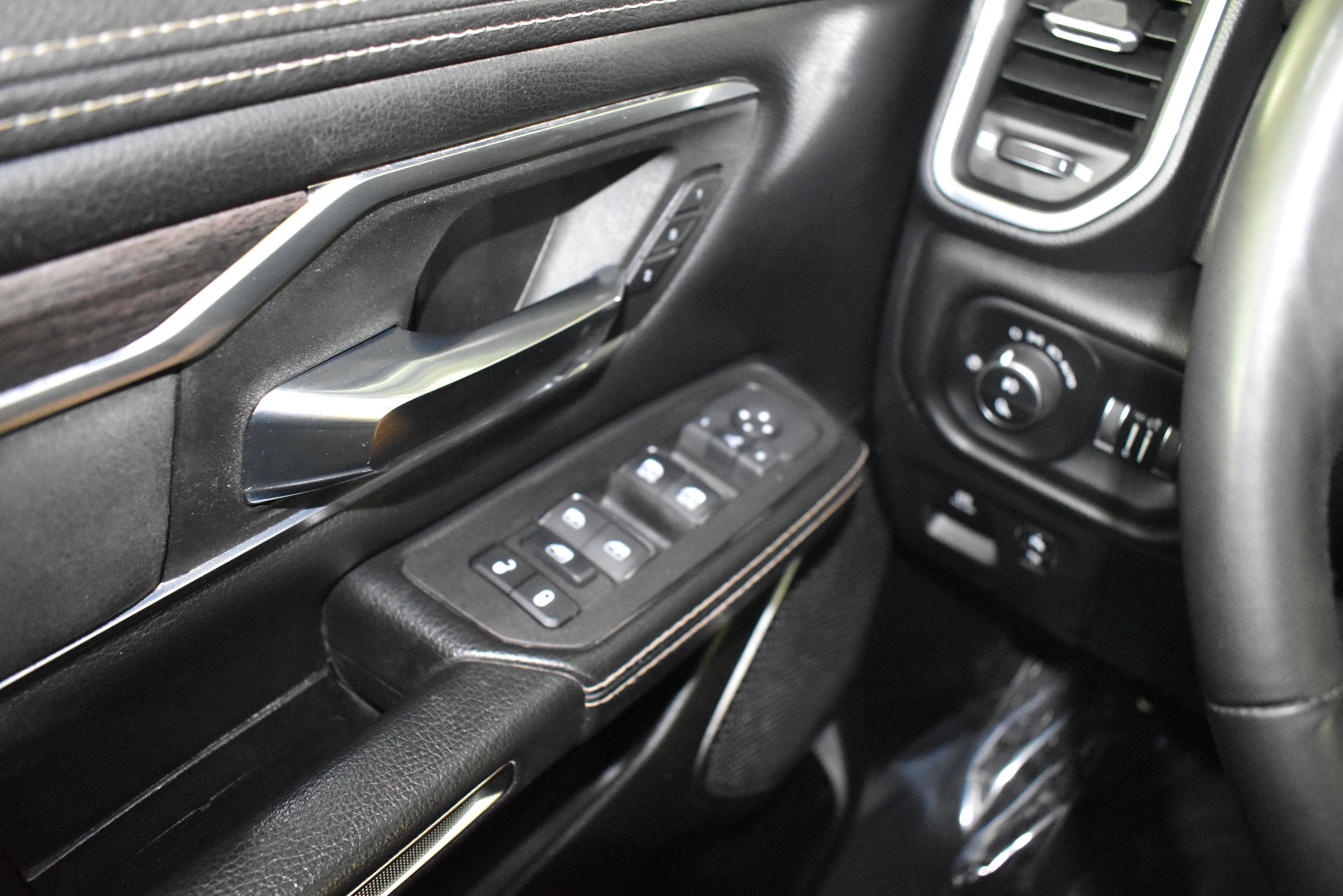 Used 2025 RAM 1500 Laramie image 38