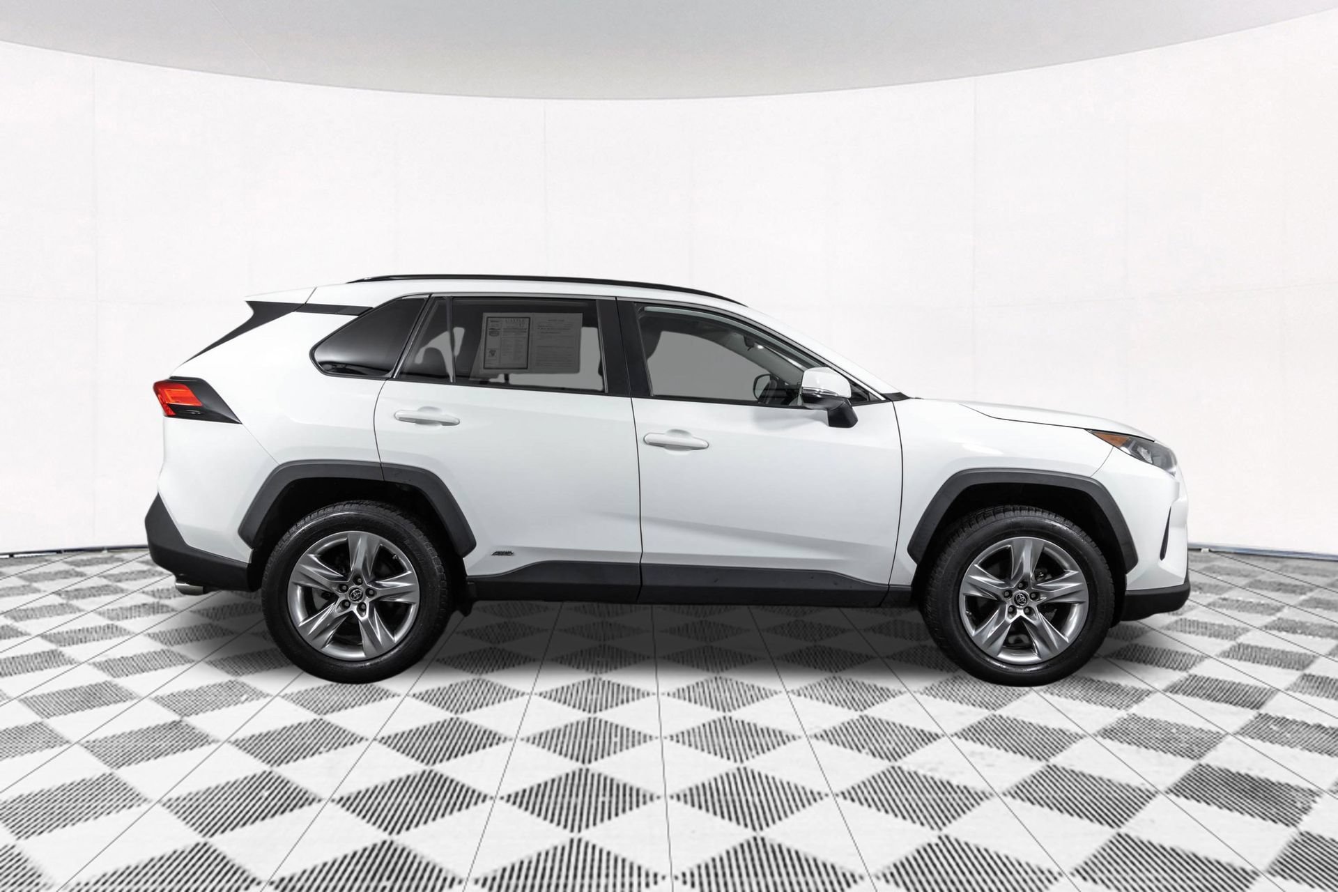 Used 2022 Toyota RAV4 LE AWD/4WD image 19