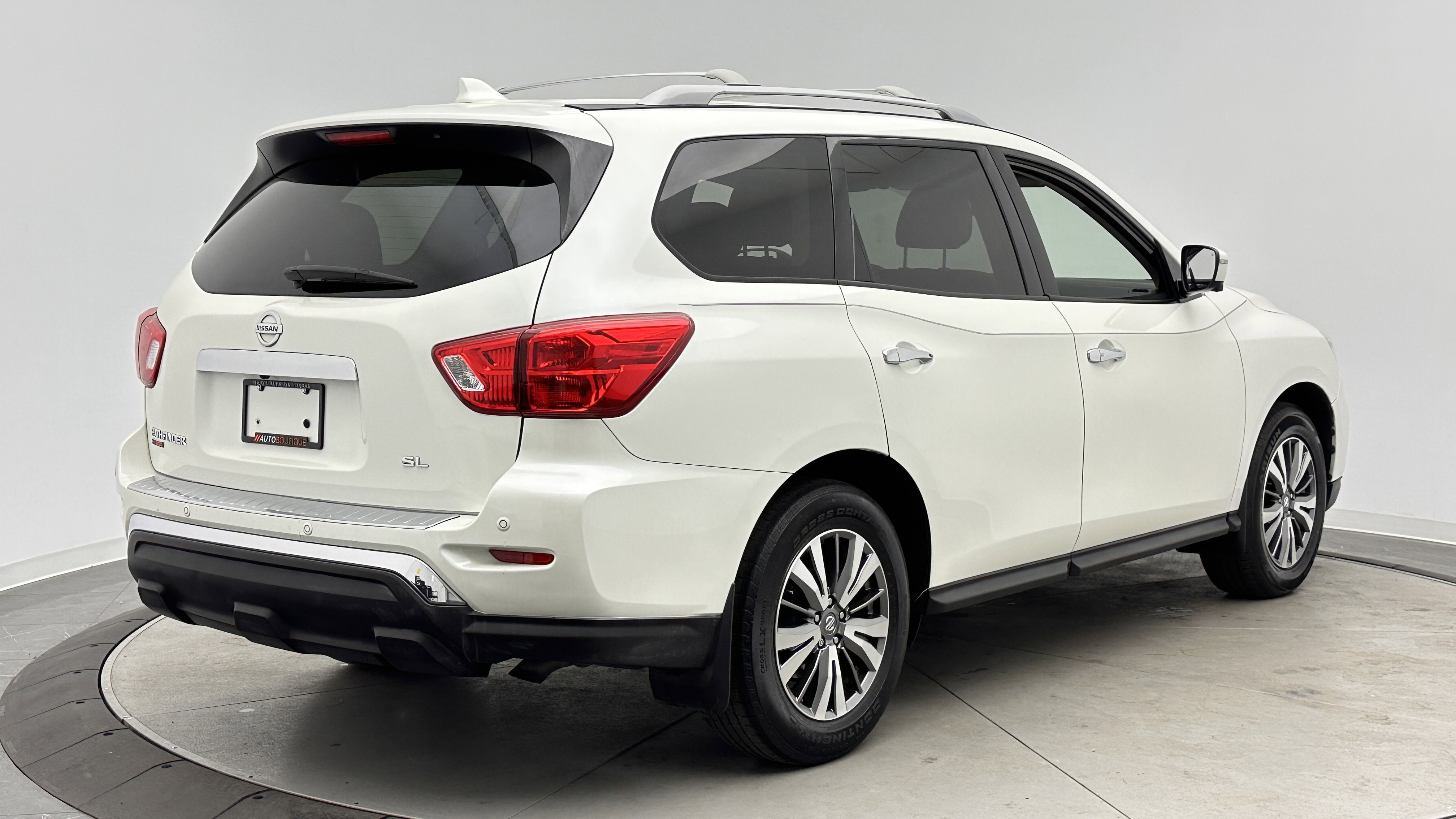 Used 2019 Nissan Pathfinder SL w/ Cargo Package image 8