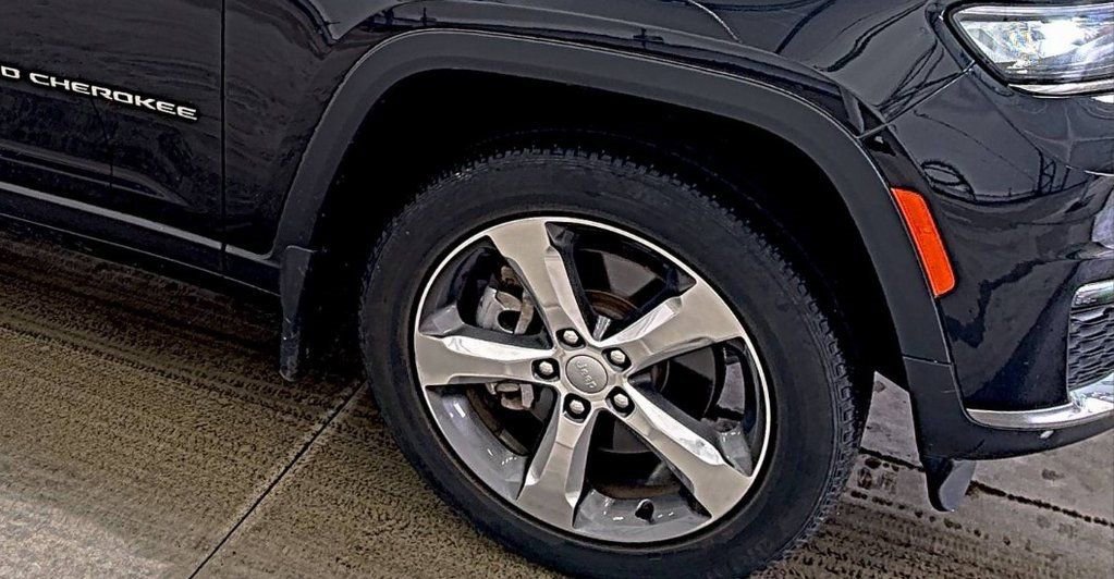Used 2022 Jeep Grand Cherokee L Limited w/ MOPAR Finishing Package image 8
