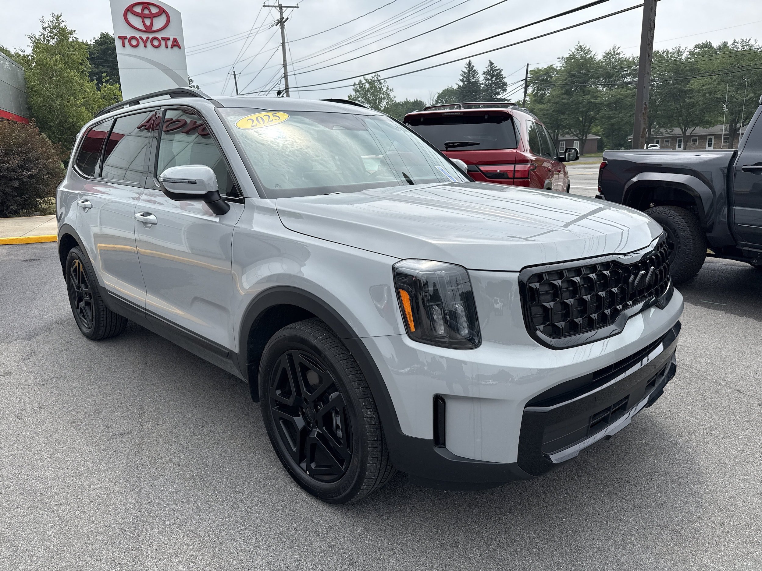 Used 2025 Kia Telluride EX X-Line AWD/4WD image 1