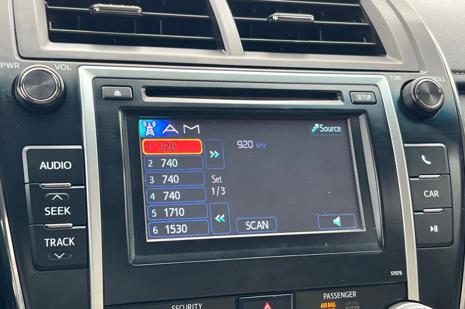 Used 2013 Toyota Camry LE FWD image 19
