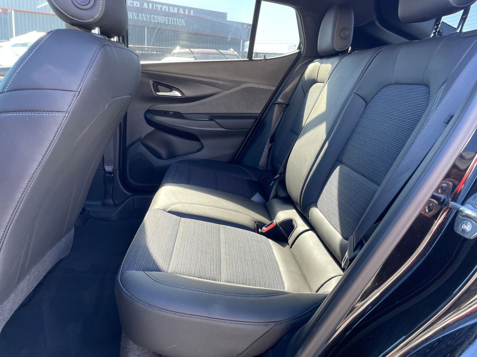 Used 2025 Buick Envista Preferred image 23