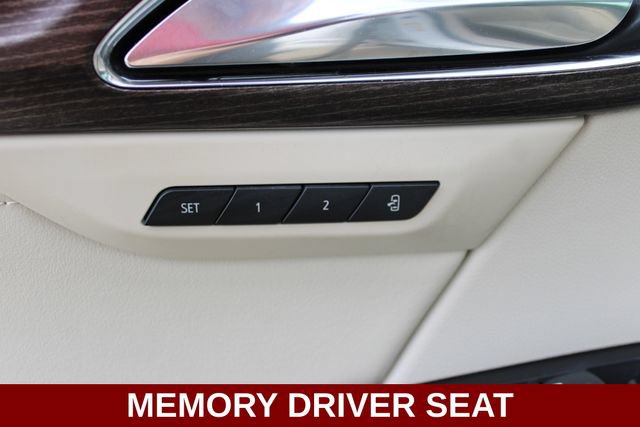 Used 2022 Buick Envision Avenir w/ Technology Package II FWD image 4