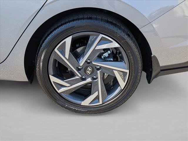 Used 2025 Hyundai Elantra Limited FWD image 22