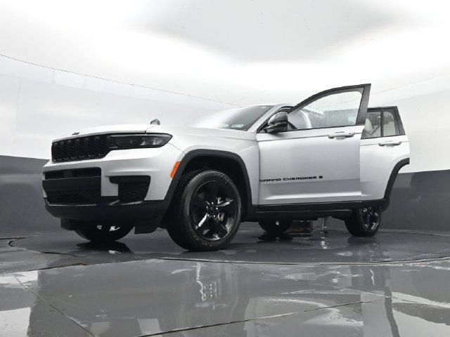Used 2023 Jeep Grand Cherokee L Laredo AWD/4WD image 34