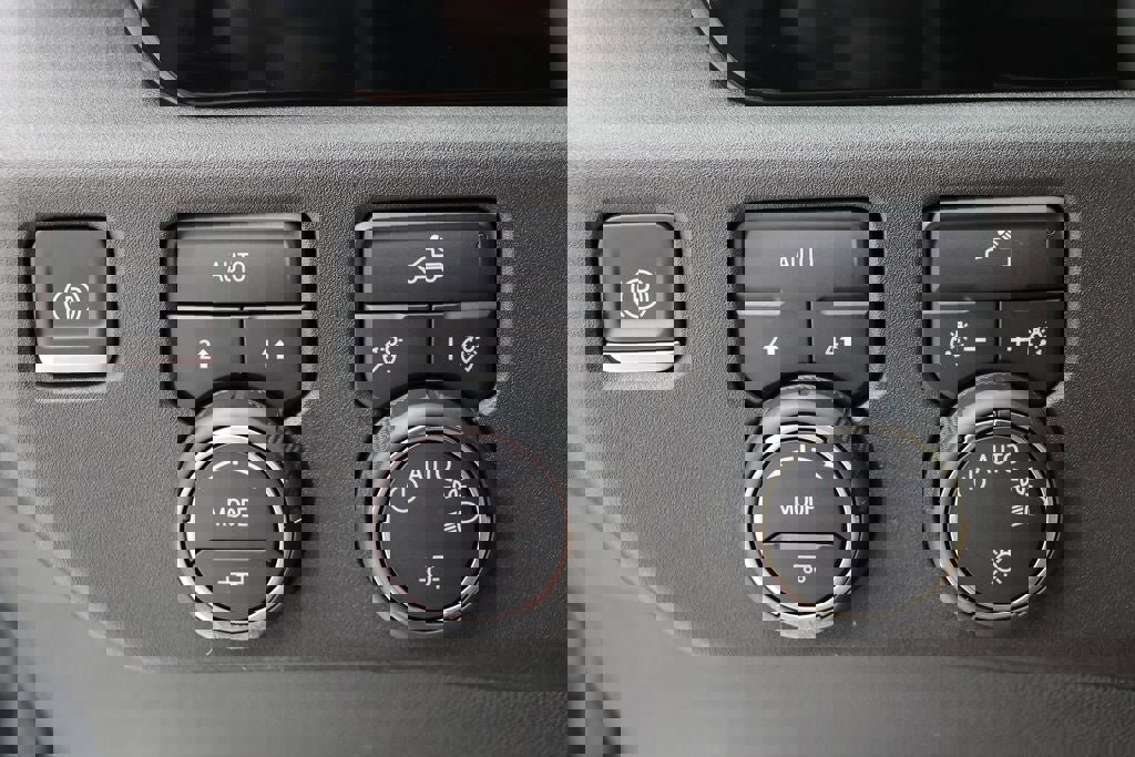 Used 2024 Chevrolet Silverado 1500 LT AWD/4WD image 26