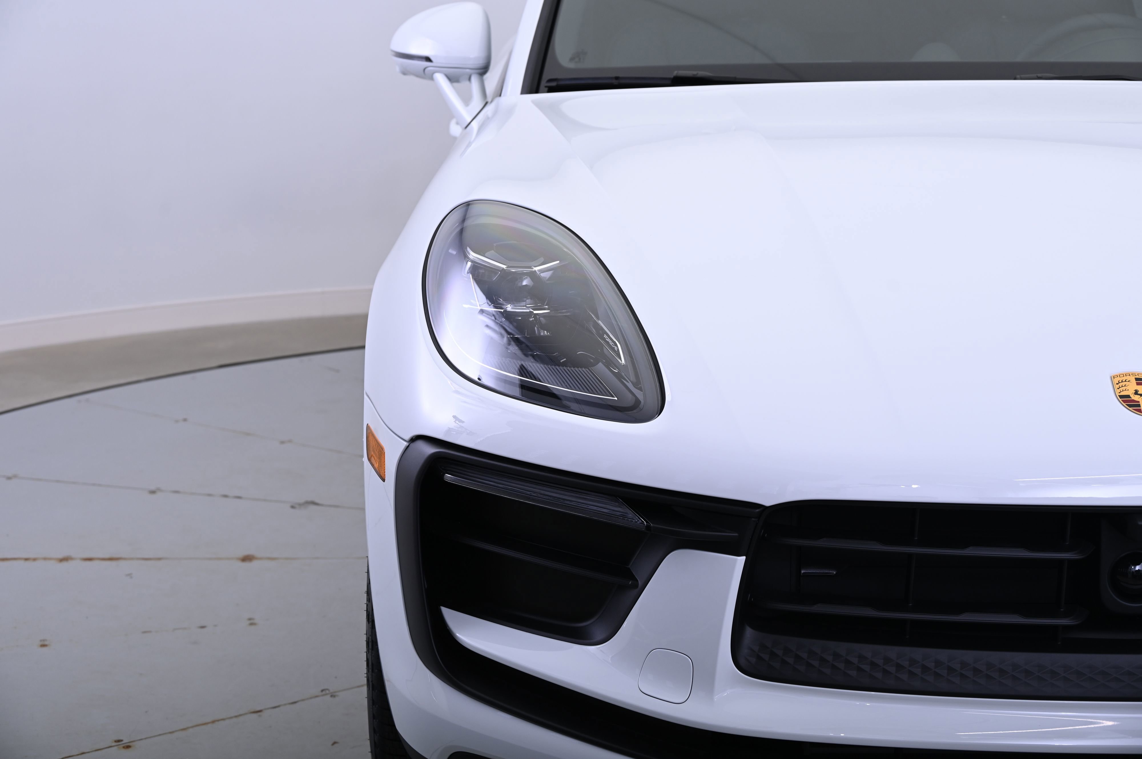 Certified 2025 Porsche Macan image 11