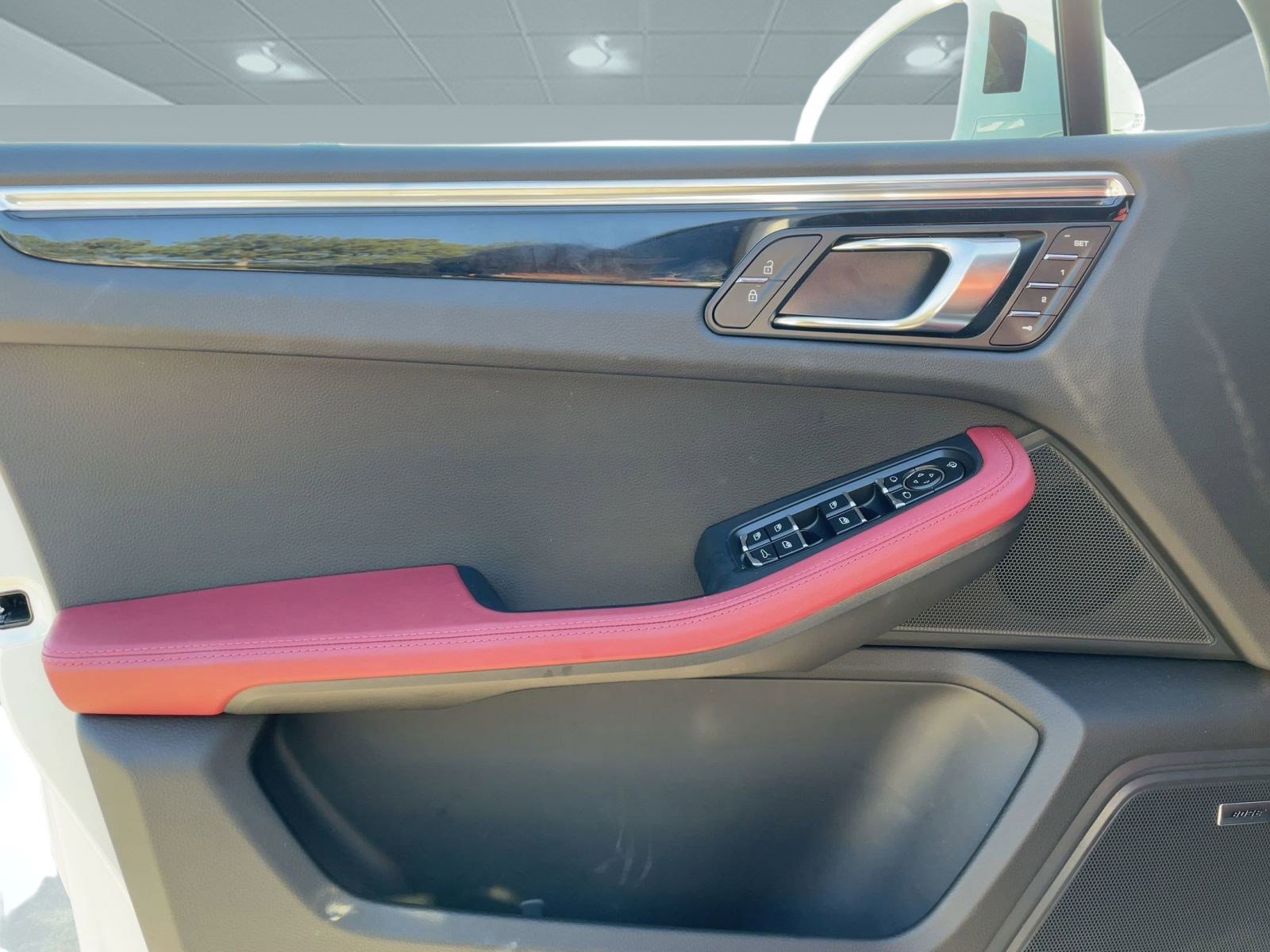 Used 2025 Porsche Macan image 22