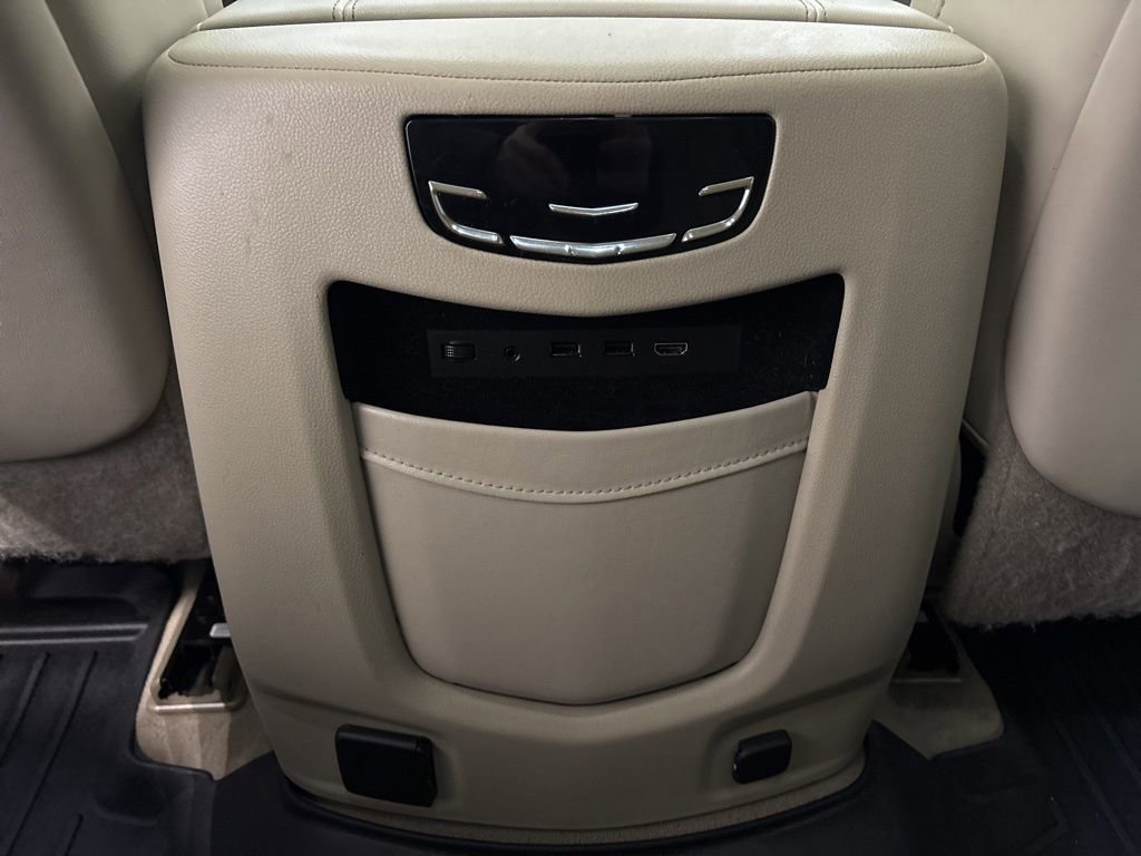 Used 2020 Cadillac Escalade Premium Luxury image 28