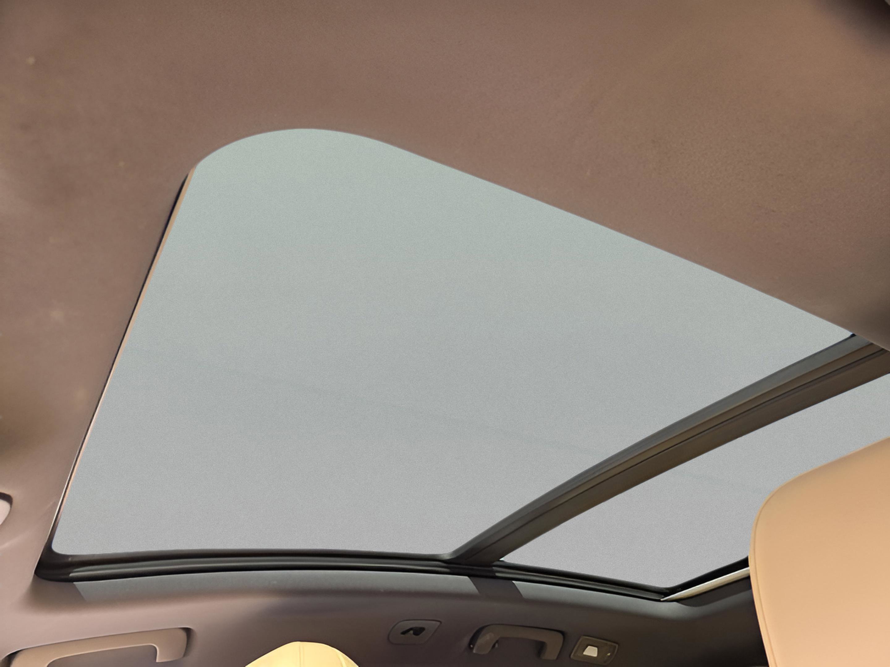 Used 2018 Porsche Macan Base image 16