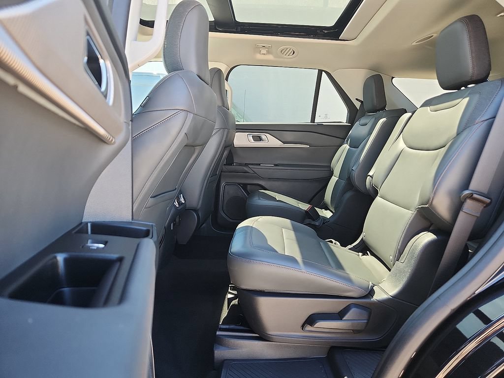 Used 2025 Ford Explorer Active w/ Active Comfort Package AWD/4WD image 6