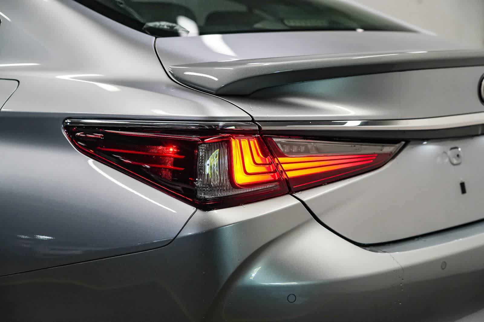 Used 2025 Lexus ES 300h w/ Accessory Package (Z2) FWD image 11