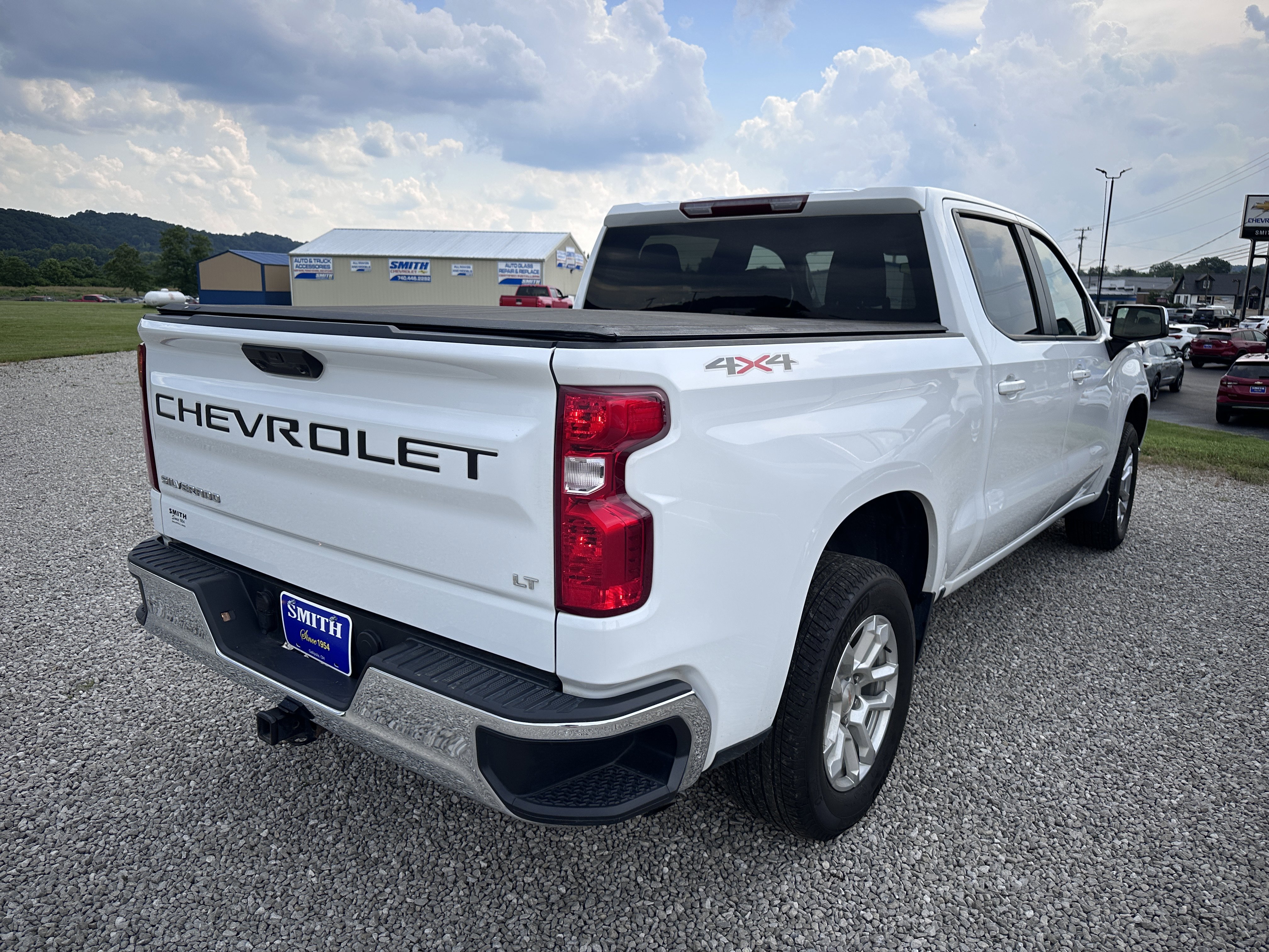 Used 2023 Chevrolet Silverado 1500 LT AWD/4WD image 3