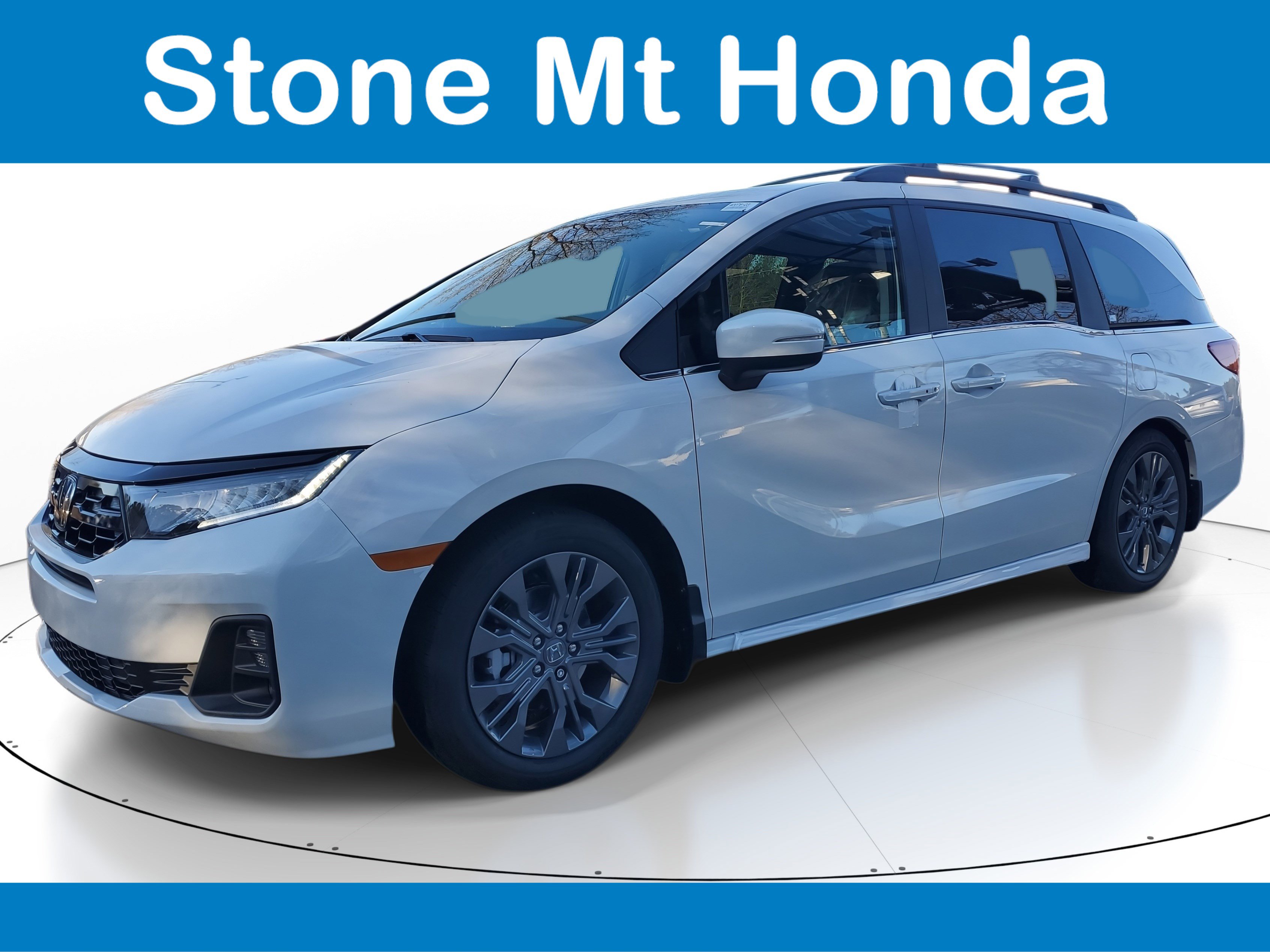 New 2026 Honda Odyssey Touring image 3