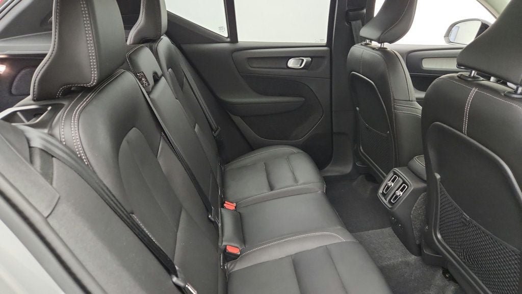 Used 2025 Volvo XC40 B5 Ultra w/ Climate Package AWD/4WD image 21