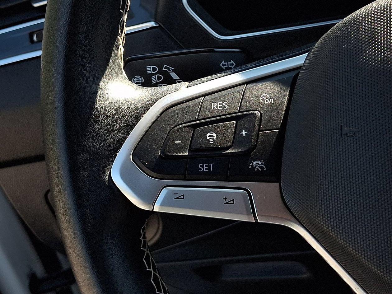 Certified 2023 Volkswagen Tiguan SE FWD image 20