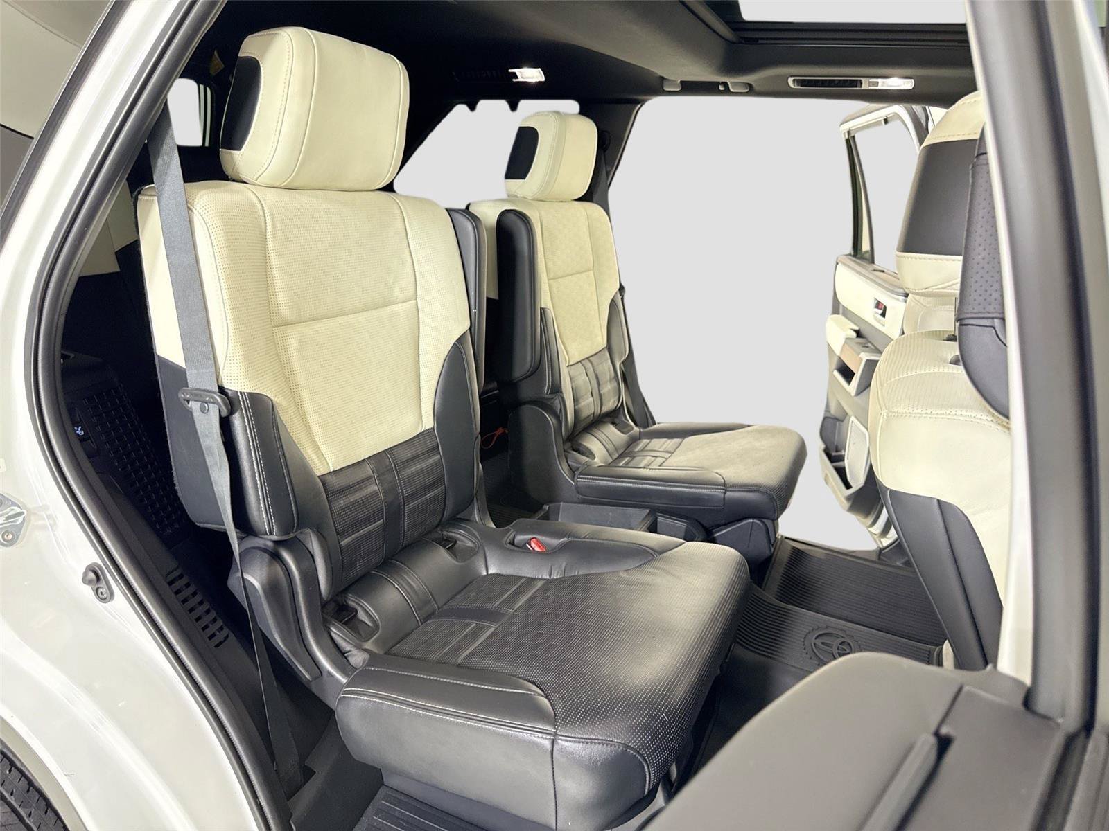 Used 2024 Toyota Sequoia Capstone AWD/4WD image 30