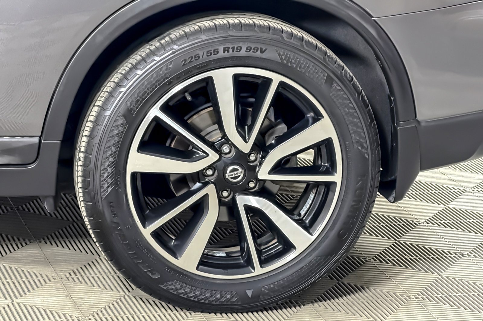 Used 2019 Nissan Rogue SL w/ Premium Package FWD image 26
