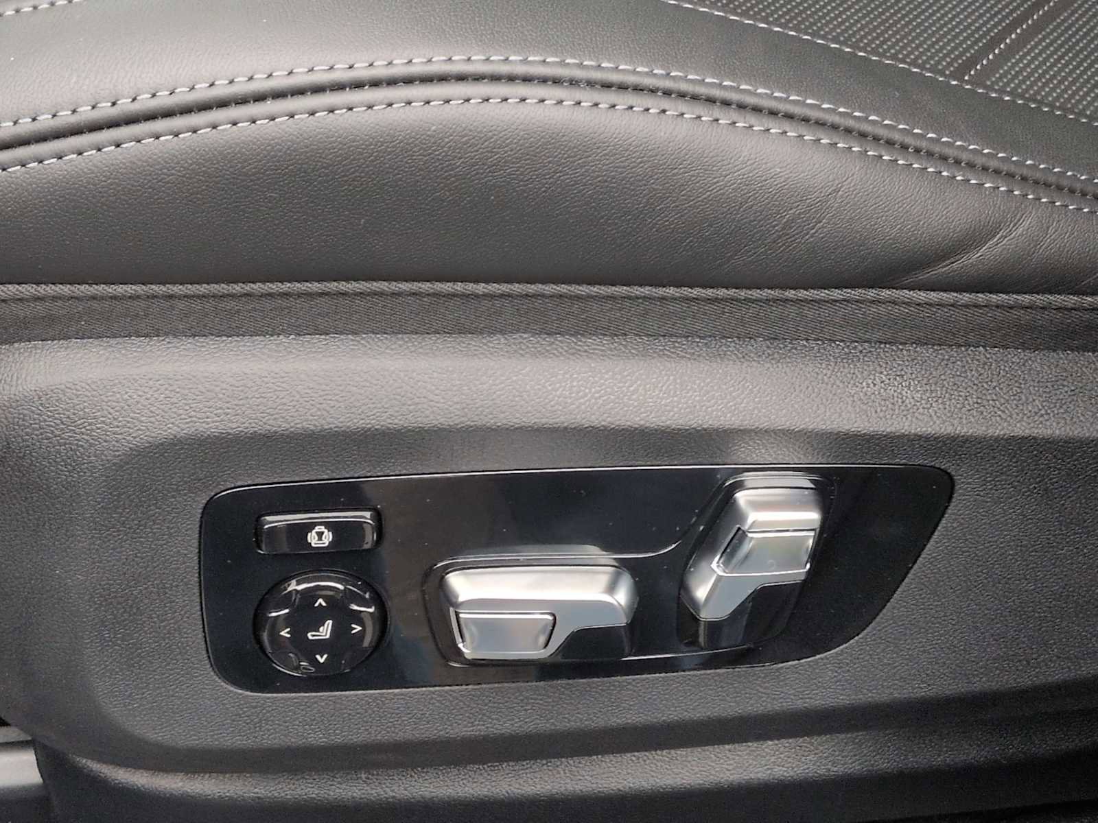 New 2026 BMW XM Label Red image 18