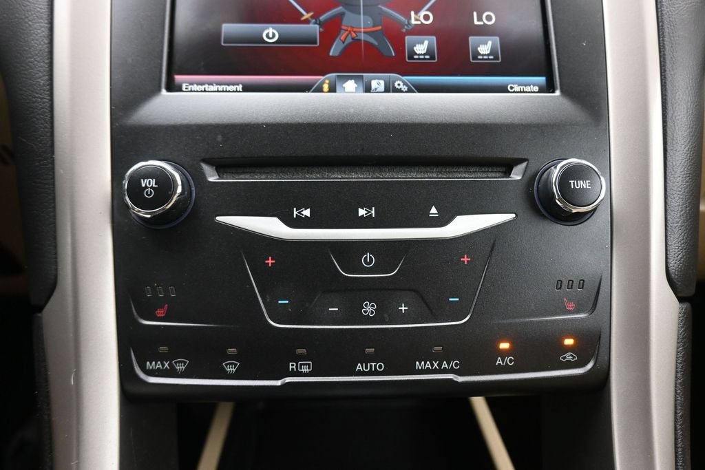 Used 2015 Ford Fusion SE w/ Equipment Group 502A FWD image 18