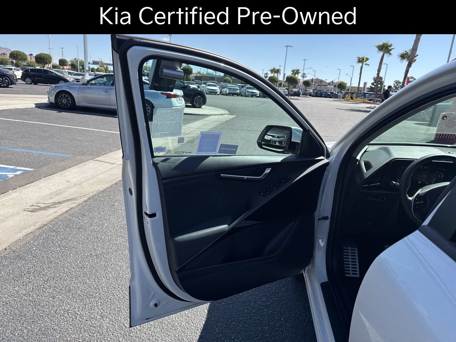 Certified 2025 Kia Niro EX Touring FWD image 18