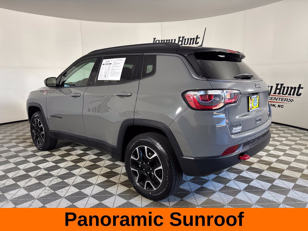 Used 2021 Jeep Compass Trailhawk w/ Sun and Sound Group AWD/4WD image 8
