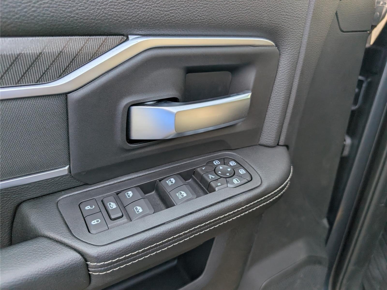 New 2026 RAM 2500 Big Horn AWD/4WD image 16